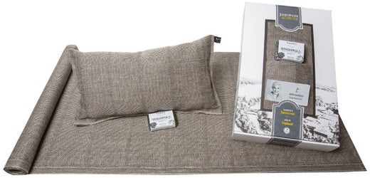 Jokipiin Pellava Sauna Atmosphere gift set incl. sauna seat cover, sauna pillow & bar soap.